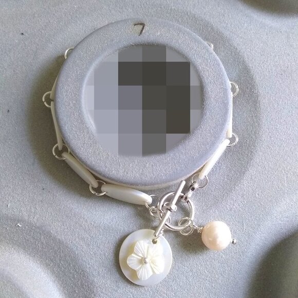 Mother of Pearl Bracelet | Genuine Freshwater Pearl | Feminine Dainty & Handmade - Picture 5 of 10